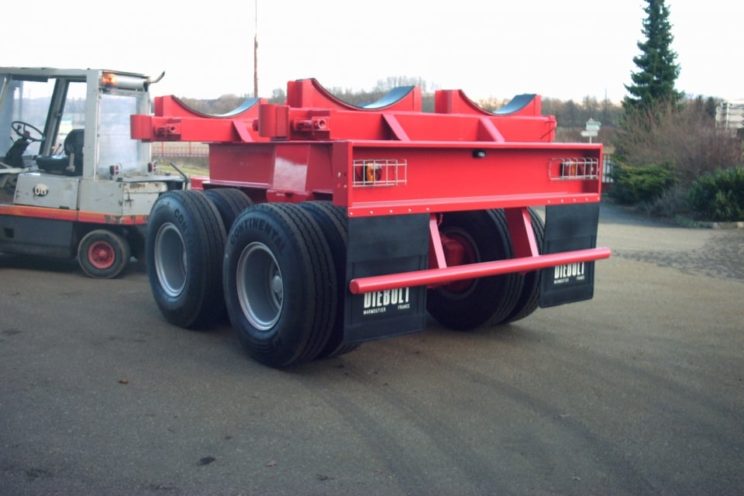 2 or 3 axles dolly with goose-neck drawbar, for transport of pipelines of different diameter and length